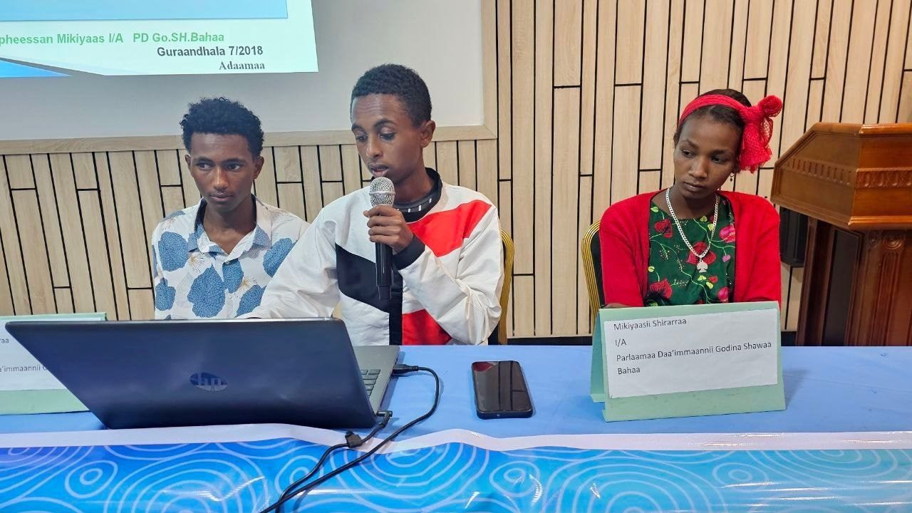A child parliamentarian presenting at the session